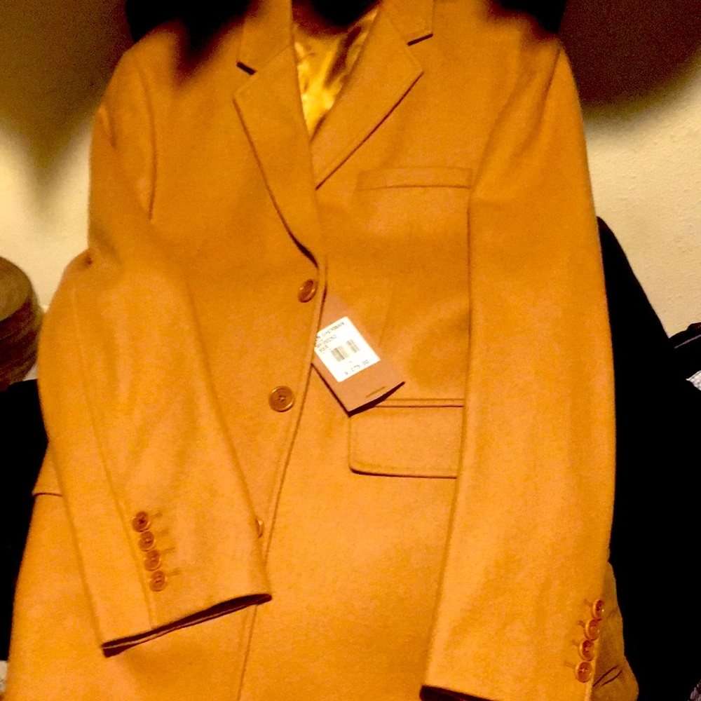 (((NEW))) Brand: Ben Sherman
This Camel Melton overcoat is warm
